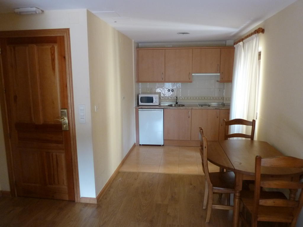 Apartahotel Faure Sallent De Gallego Phòng bức ảnh